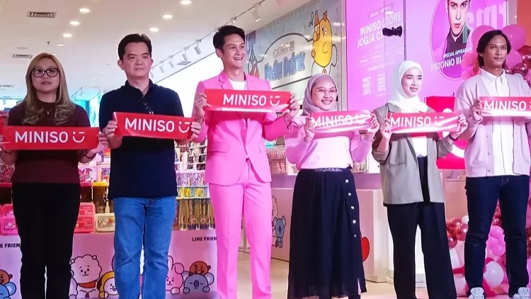 GRAND OPENING MINISO PINK : GRAND OPENING MINISO PINK DI JOGJA CITY MALL, HADIRKAN ANTONIO BLANCO JUNIOR