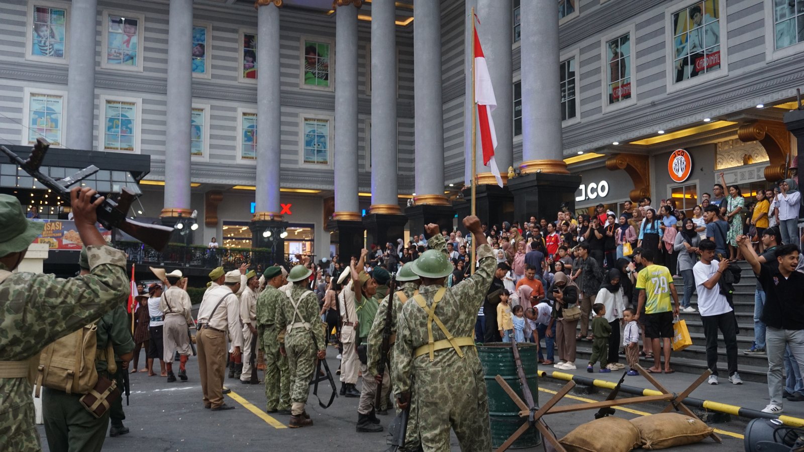 EVENT OKTOBER 2024 : THEATRICAL KEPAHLAWANAN YOGYAKARTA MEWARNAI HARI PAHLAWAN DI JOGJA CITY  MALL