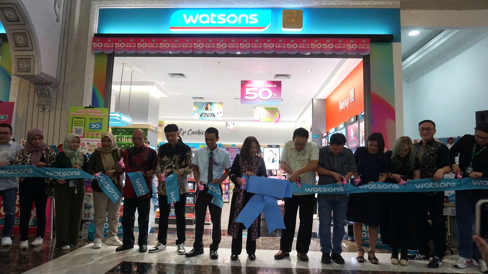 GRAND OPENING WATSONS : TOKO WATSON HADIR DI JCM. TAWARKAN DISKON 50 PERSEN 