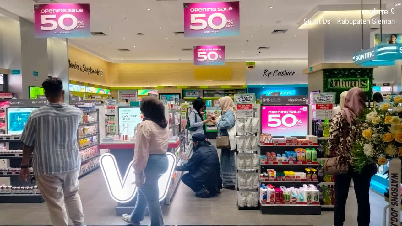 GRAND OPENING WATSONS : TOKO WATSON HADIR DI JCM. TAWARKAN DISKON 50 PERSEN 