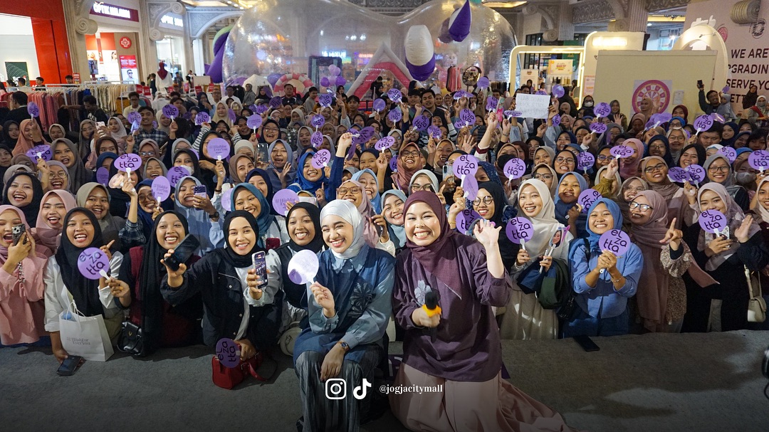 ELZATTA BACK TO SCHOOL WITH NABILA TAQIYYAH